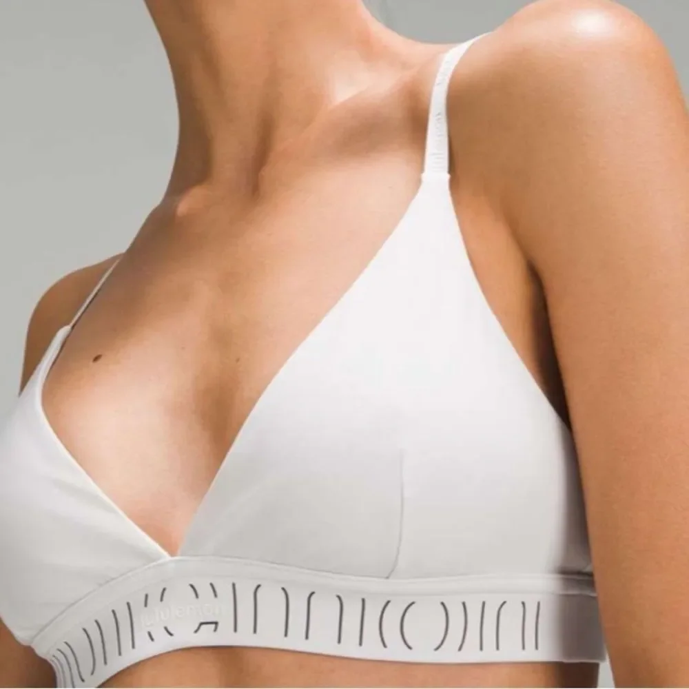 NWT 6 Lululemon License To Train Triangle Bra A/B Cup Vapor Convertible Sports